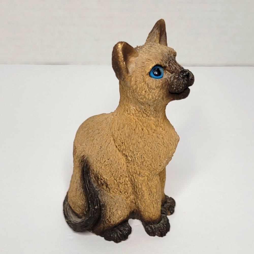 Blue Eyed Sitting Siamese Kitty Cat Vintage Figure